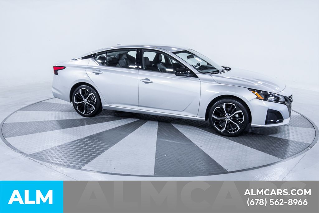 Used 2025 Silver Nissan 2.5 SR image 13