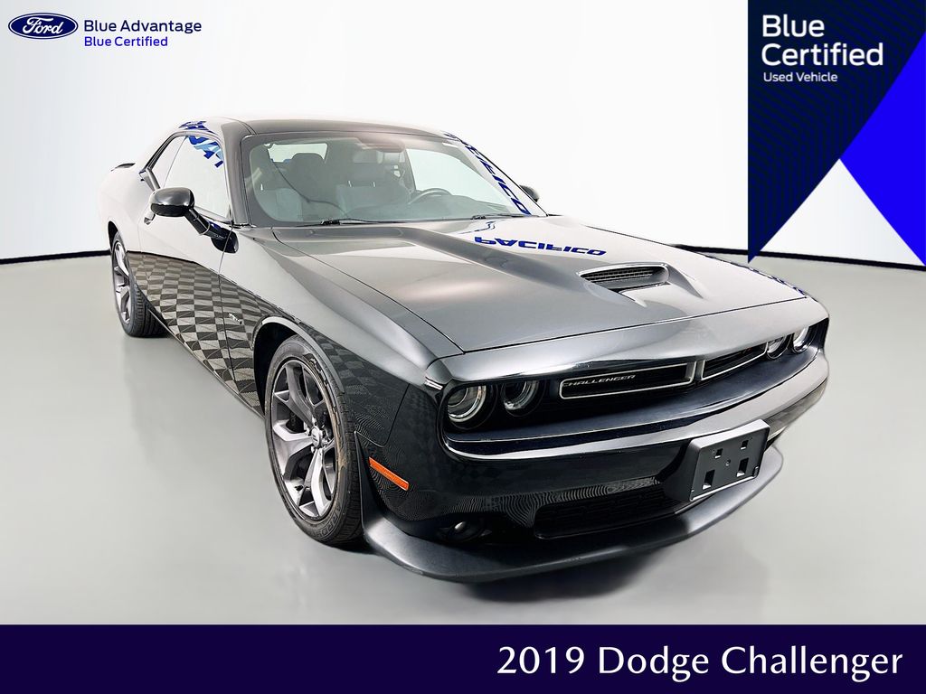 Pitch Black Clearcoat 2019 Dodge Challenger Coupe Rear-Wheel Drive 8-Speed Automatic