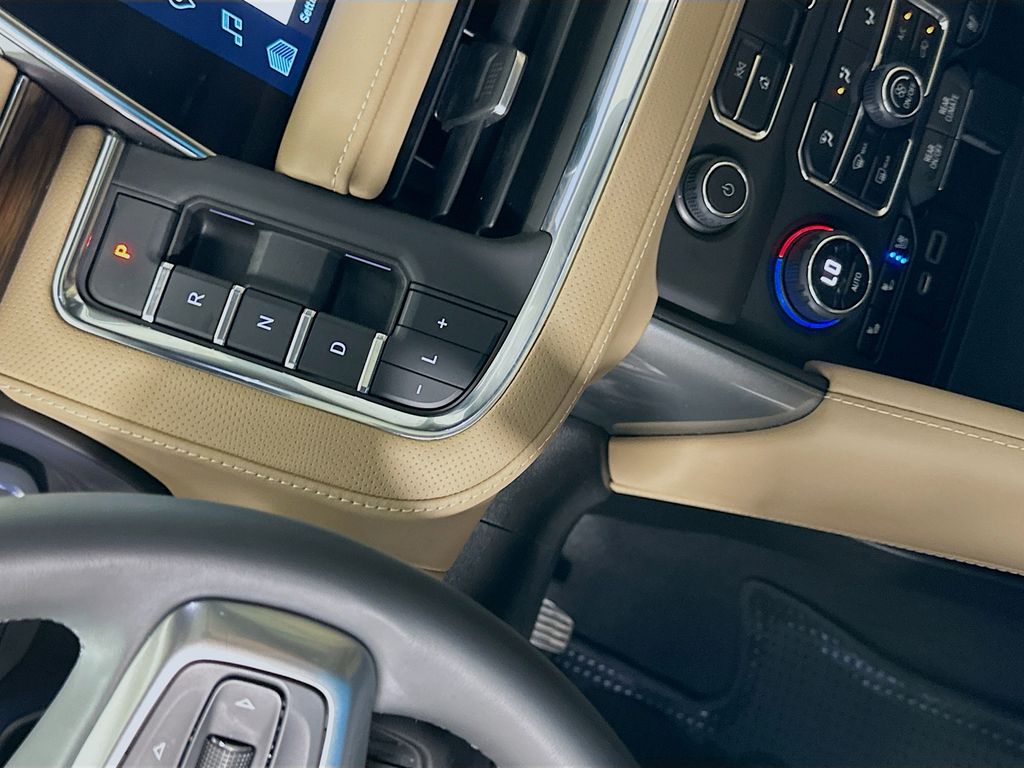 Thumbnail: 2023 Chevrolet Tahoe - 17