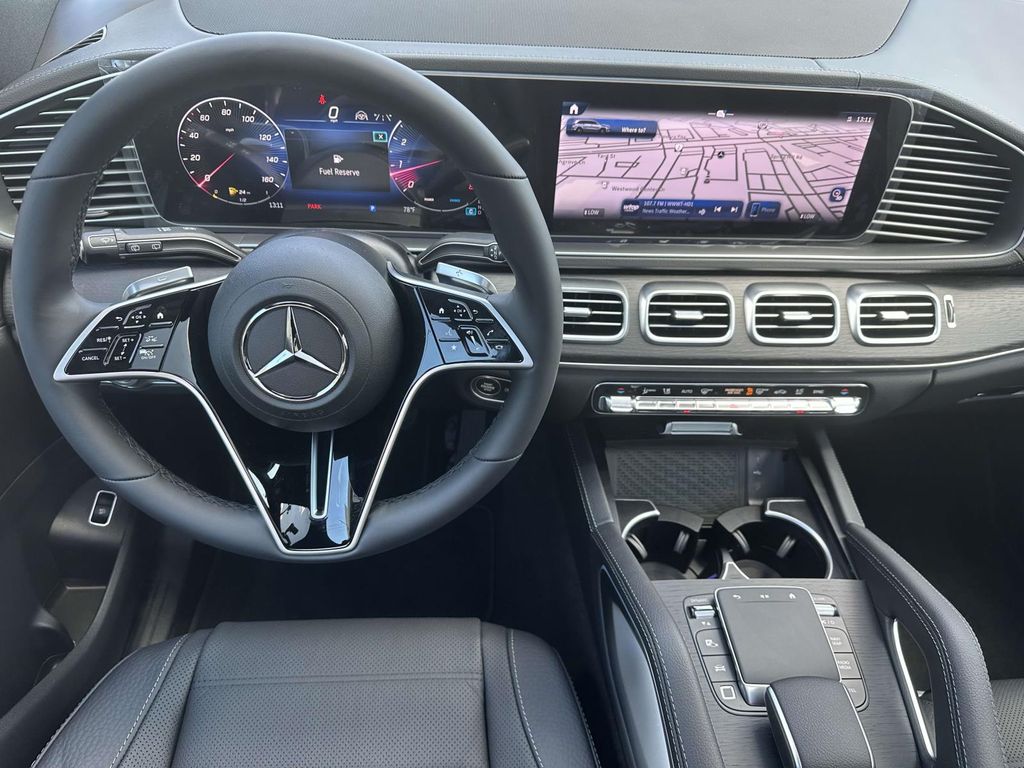 2025 Mercedes-Benz GLS 450 4MATIC 8