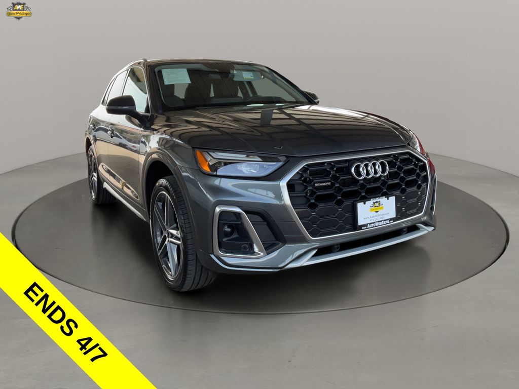 Daytona Gray Pearl Effect 2022 Audi Q5 Hybrid Plug-in e quattro Premium S Line 55 TFSI AWD SUV / Crossover All-Wheel Drive 7-Speed Automatic