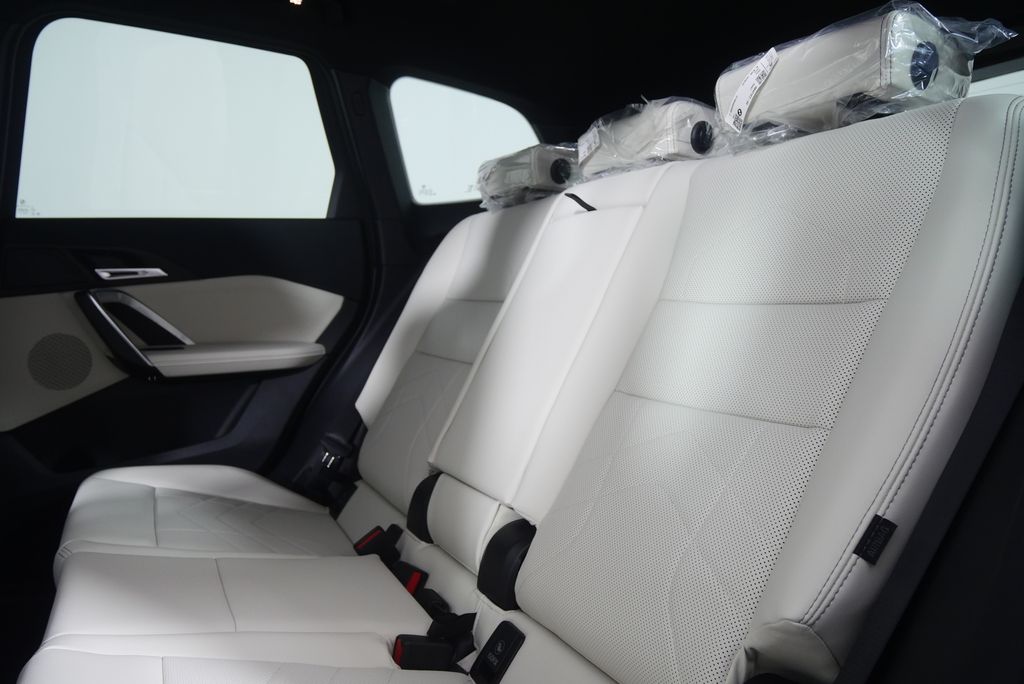 Thumbnail: 2026 BMW X1 - 15