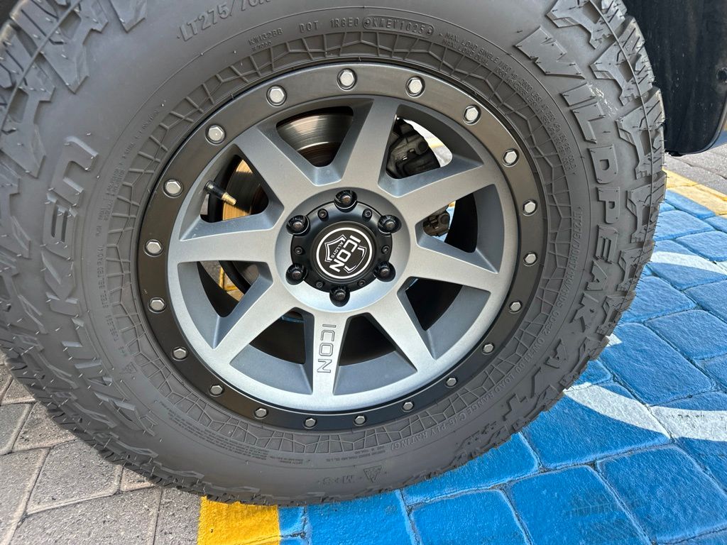 Thumbnail: 2013 Toyota 4Runner - 8