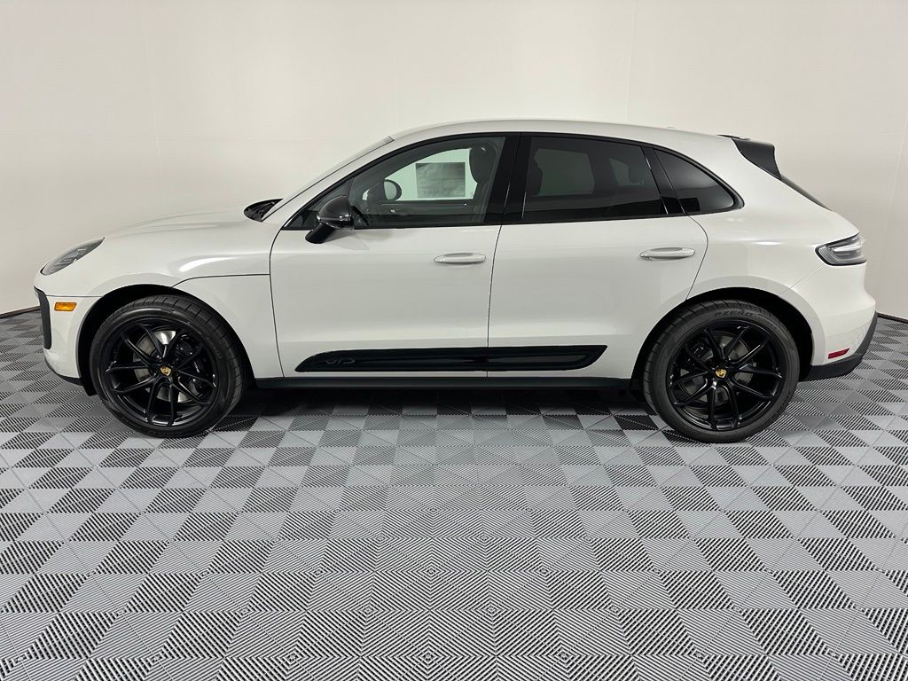 Thumbnail: 2026 Porsche Macan - 2