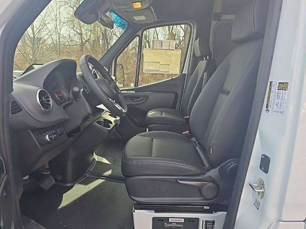 2025 Mercedes-Benz Sprinter 3500 Cargo 170 WB - 8