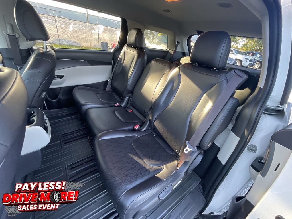 Used 2022 Kia Carnival Van