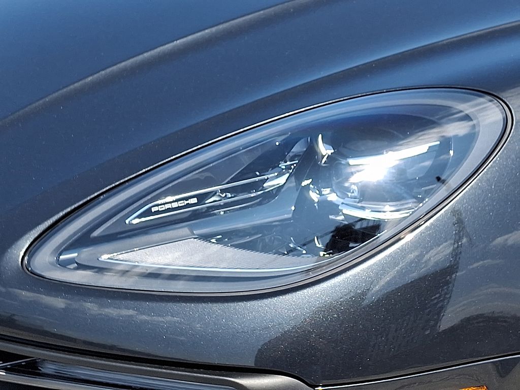 Thumbnail: 2026 Porsche Macan - 11