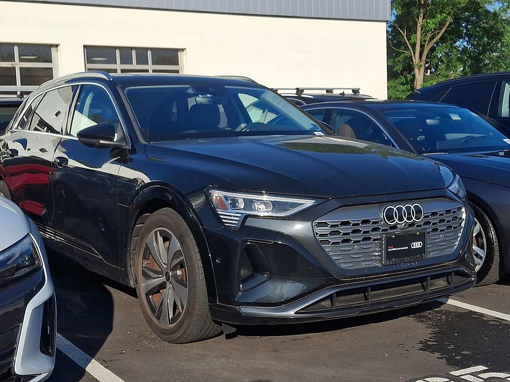 Thumbnail: 2024 Audi Q8 e-tron - 3
