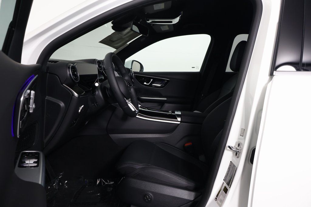 2025 Mercedes-Benz GLC 300 5