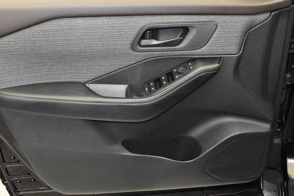 2022 Nissan Rogue S 10