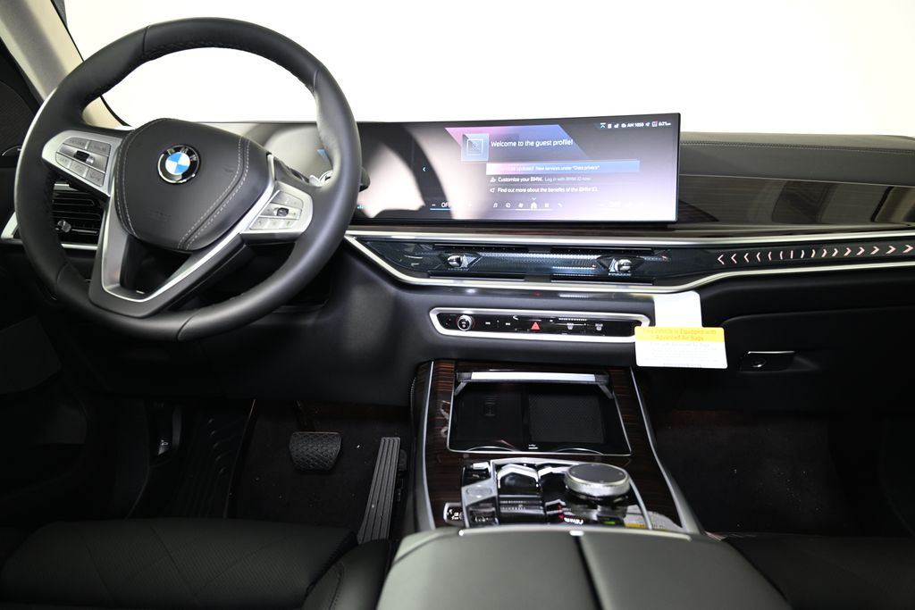 Thumbnail: 2026 BMW X7 - 16