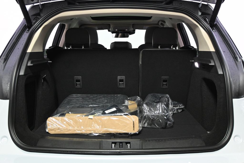 New 2026 White Lincoln Premiere image 19