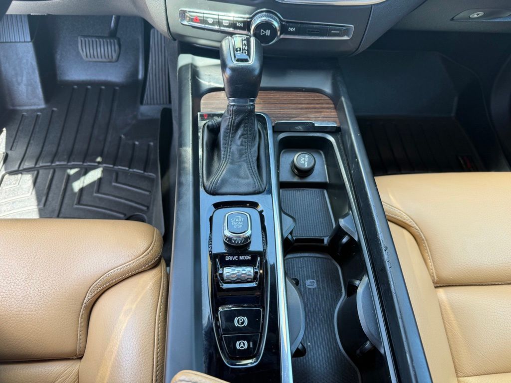 Thumbnail: 2020 Volvo XC60 - 20