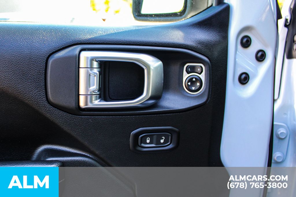Used 2025 White Jeep Willys image 31