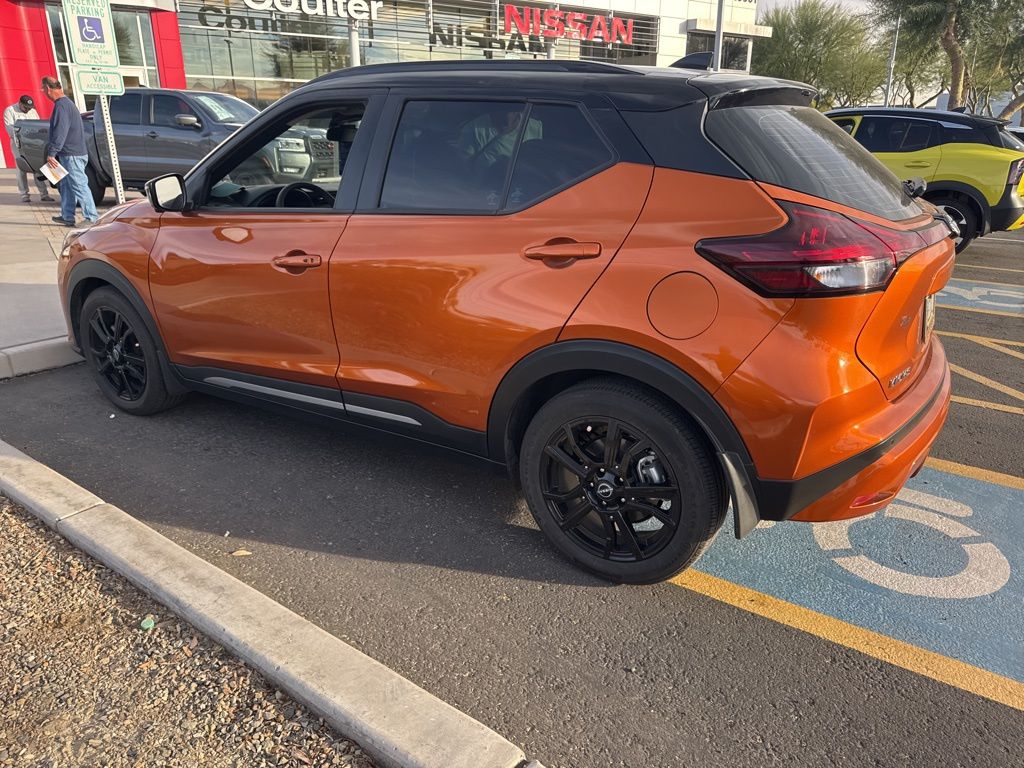 2023 Nissan Kicks SR 4