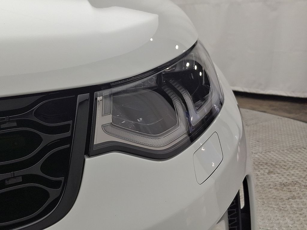 Thumbnail: 2025 Land Rover Discovery Sport - 9