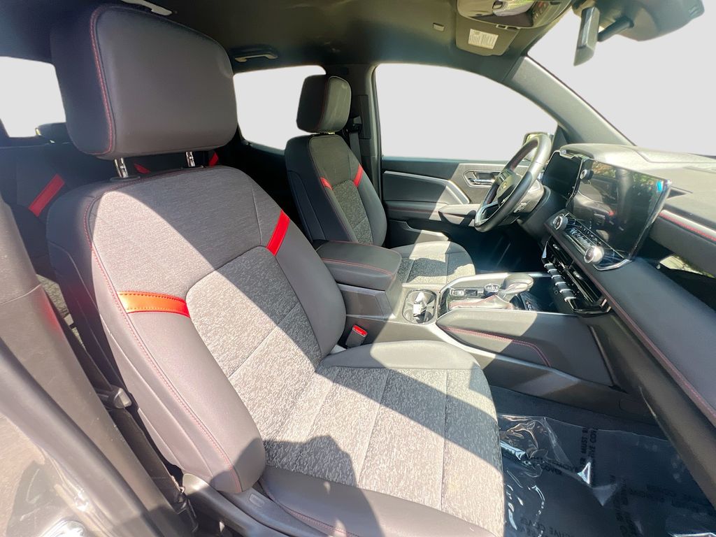 Used 2024 Gray Chevrolet Z71 image 28