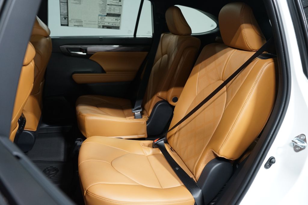 Thumbnail: 2026 Toyota Highlander - 6