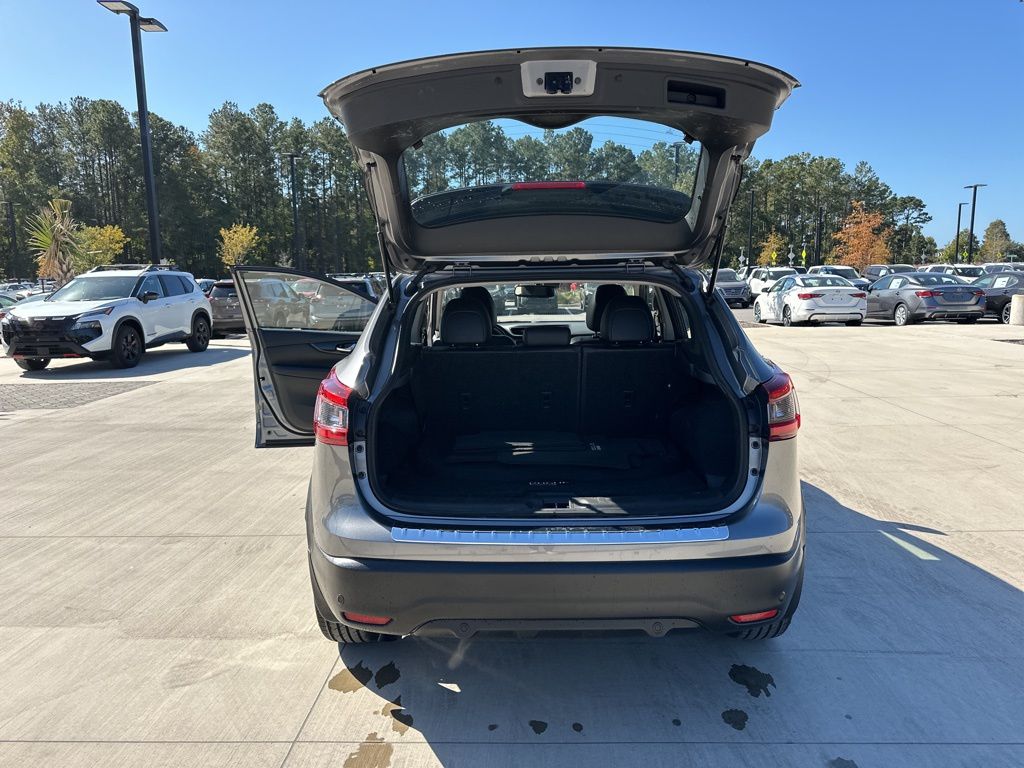 2021 Nissan Rogue Sport SL 23