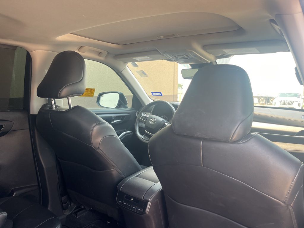 2022 Toyota Highlander XLE 17
