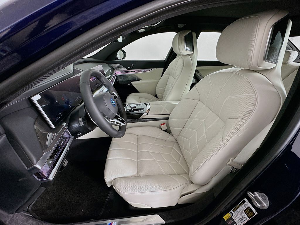 Thumbnail: 2026 BMW 7 Series - 16
