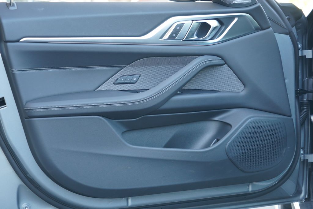 Thumbnail: 2026 BMW i4 - 9