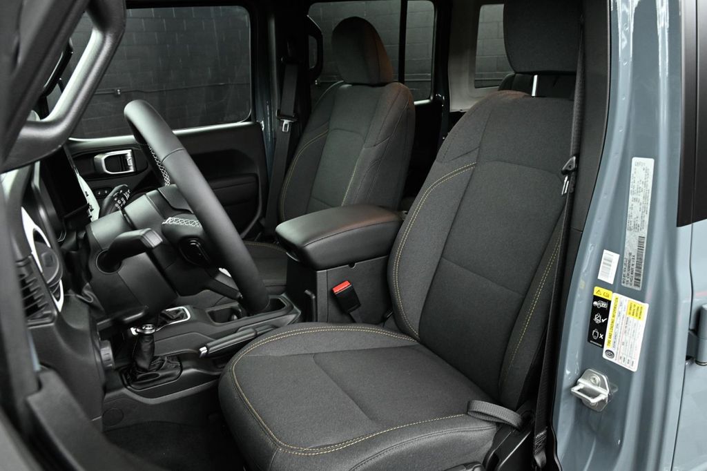 2025 Jeep Wrangler 4-Door Willys - Photo 23
