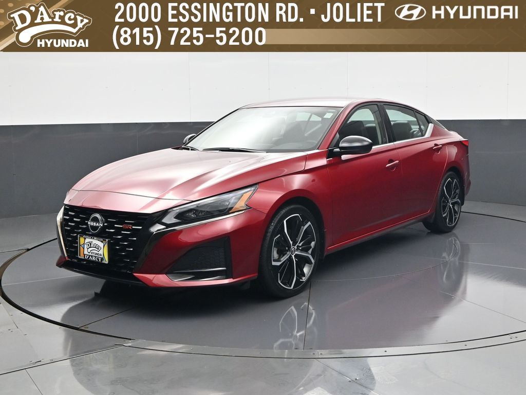 Red (Scarlet Ember Tintcoat) 2023 Nissan Altima 2.5 SR FWD Sedan Front-Wheel Drive Continuously Variable Transmission