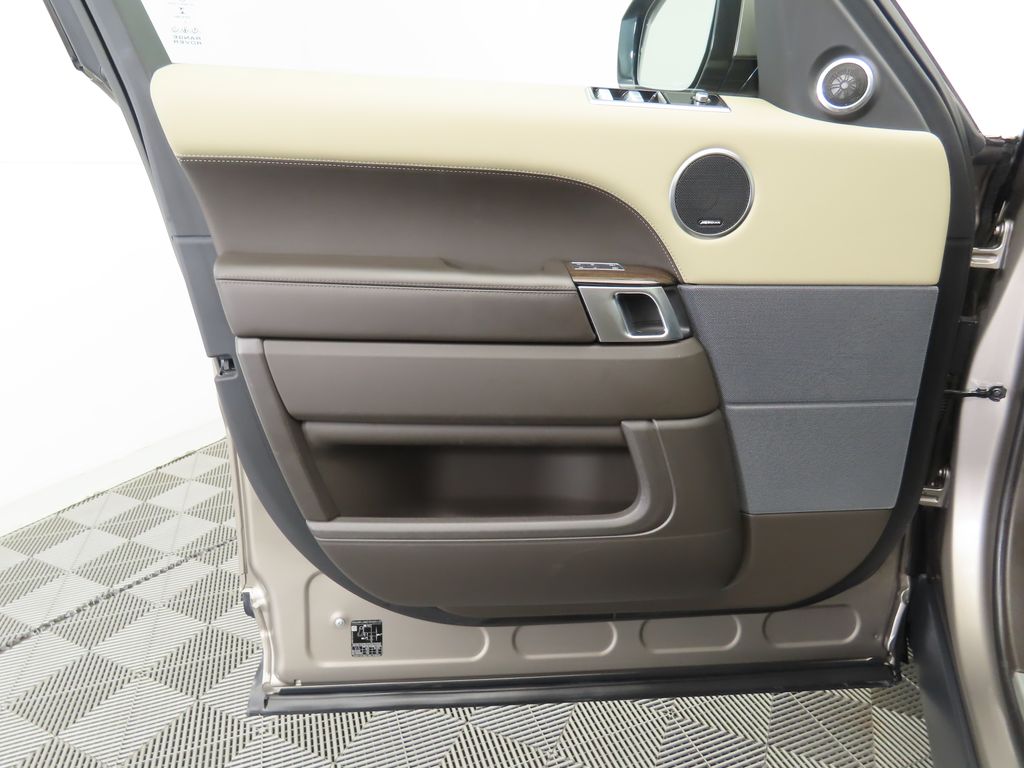 Thumbnail: 2022 Land Rover Range Rover Sport - 25