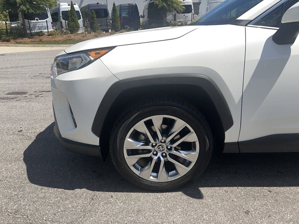 2020 Toyota RAV4 XLE Premium 12