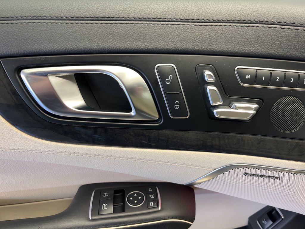 Thumbnail: 2016 Mercedes-Benz SL-Class - 12