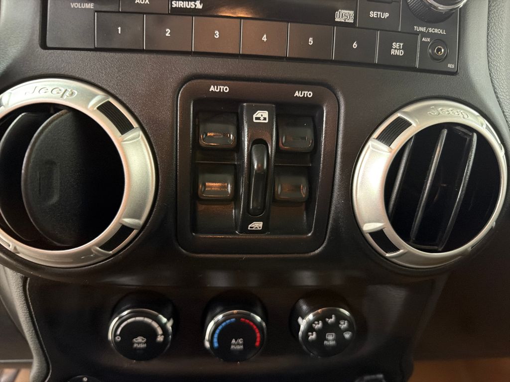 Used 2018 White Jeep Unlimited Sahara image 16