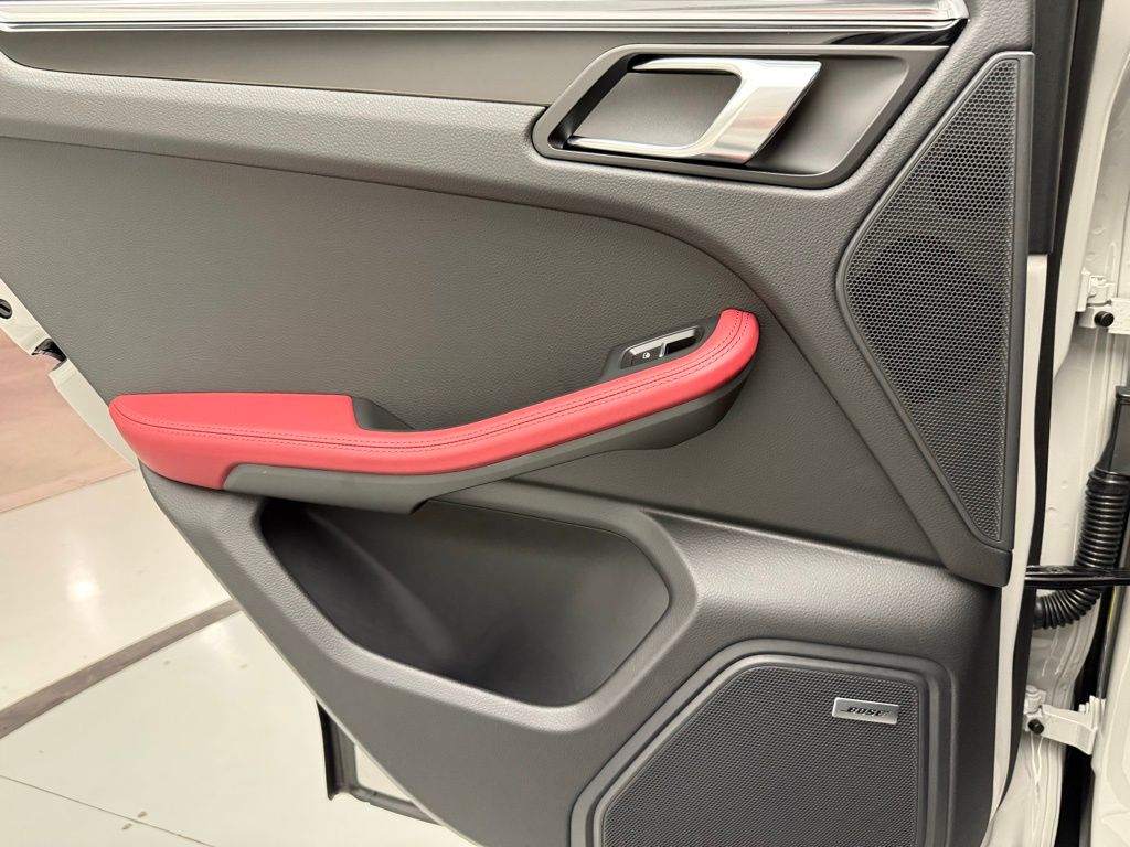 Thumbnail: 2026 Porsche Macan - 28