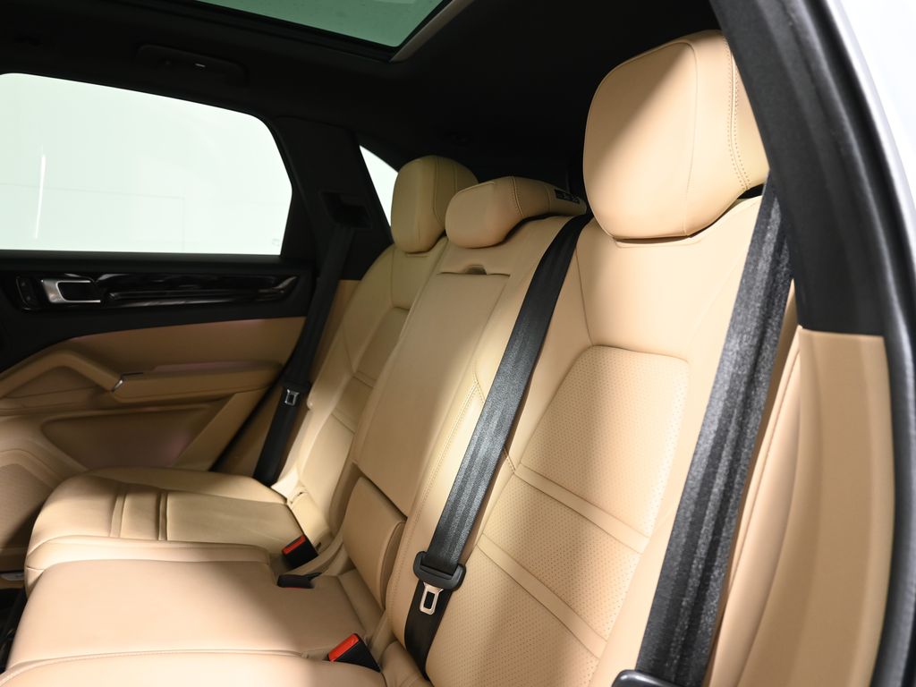 Thumbnail: 2022 Porsche Cayenne - 7