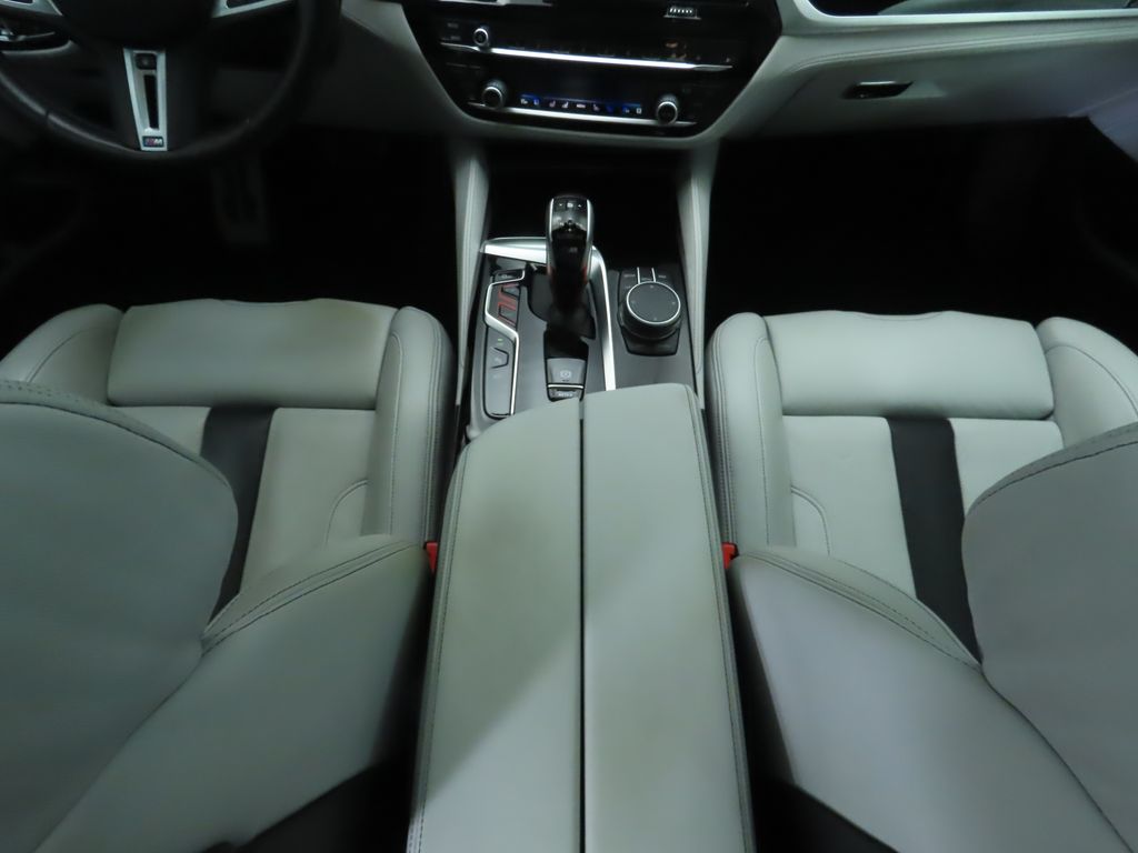 Thumbnail: 2022 BMW M5 - 17