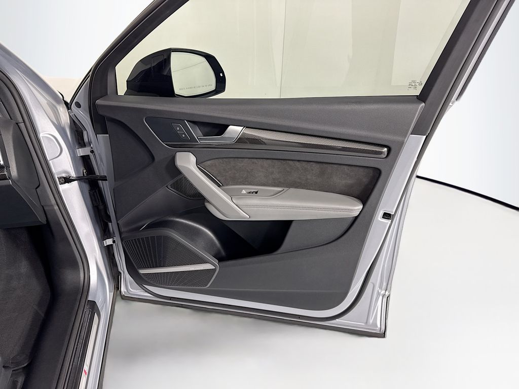 Thumbnail: 2020 Audi SQ5 - 25
