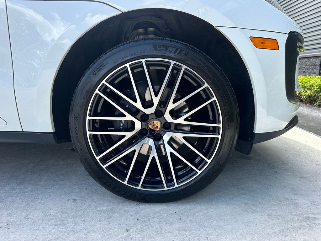 Thumbnail: 2023 Porsche Macan - 15