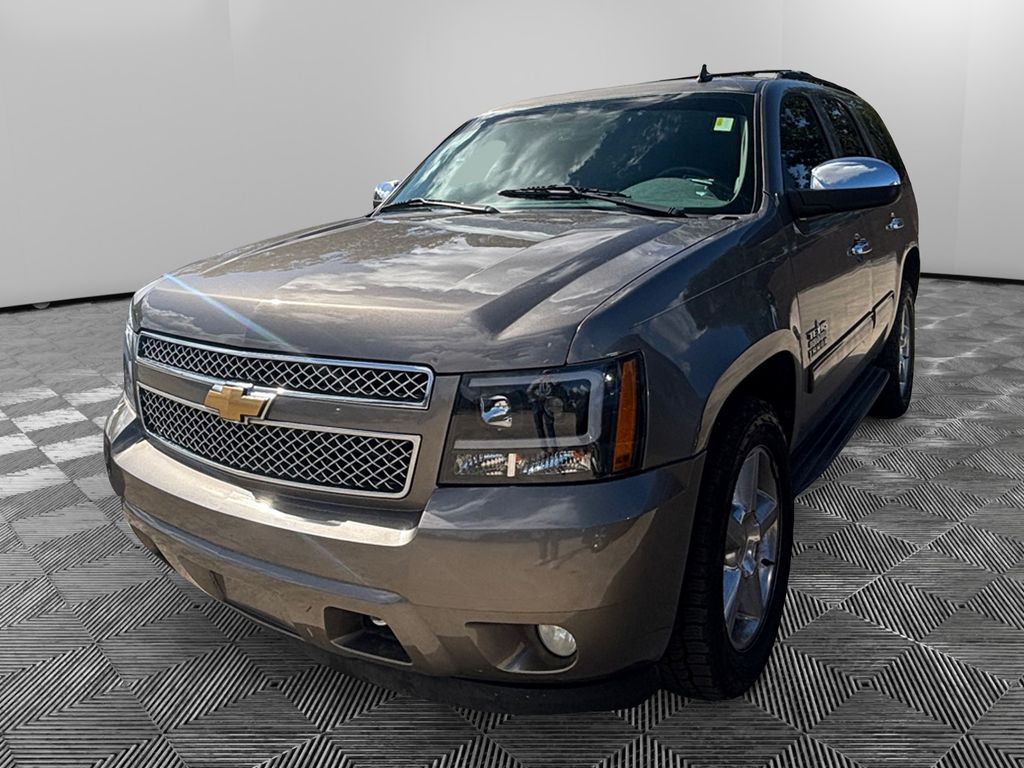 2013 Chevrolet Tahoe Gris (Mocha Steel Metallic) SUV/Crossover 4X2 6 velocidades Automática marcha alta