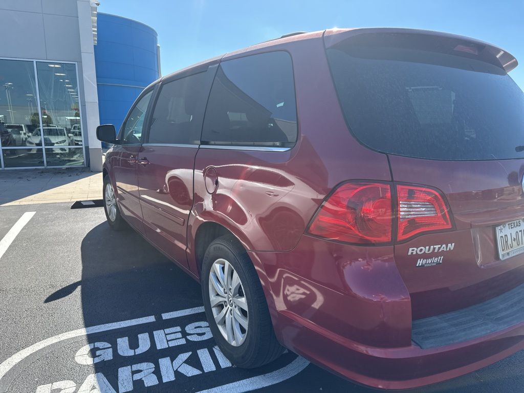 2012 Volkswagen Routan SE 6