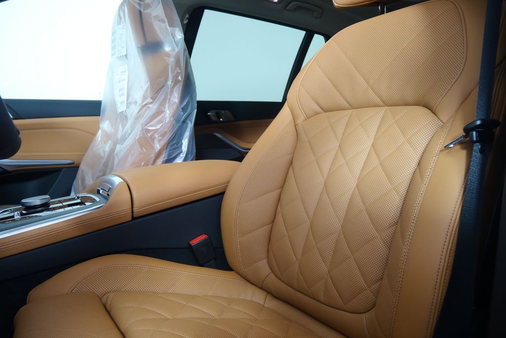Thumbnail: 2026 BMW X7 - 11