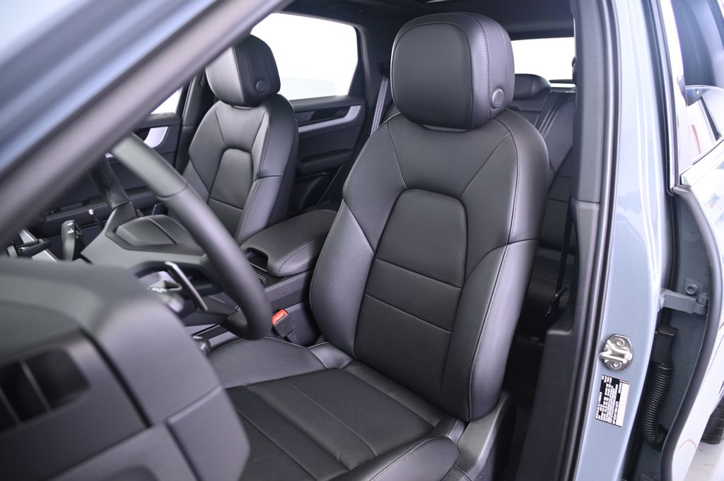 Thumbnail: 2025 Porsche Cayenne - 5