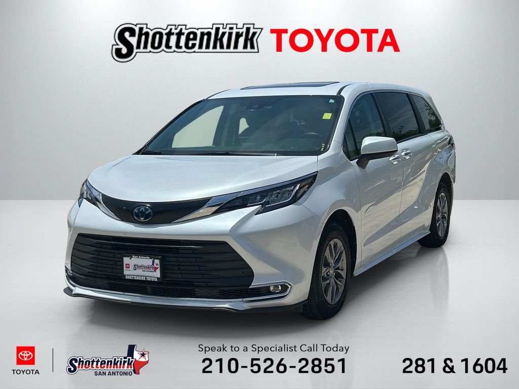 2023 Toyota Sienna XLE 7-Passenger Hybrid FWD's photo