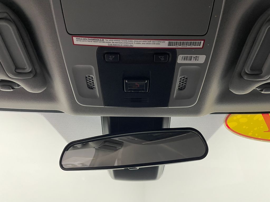 Thumbnail: 2021 Toyota Camry - 32