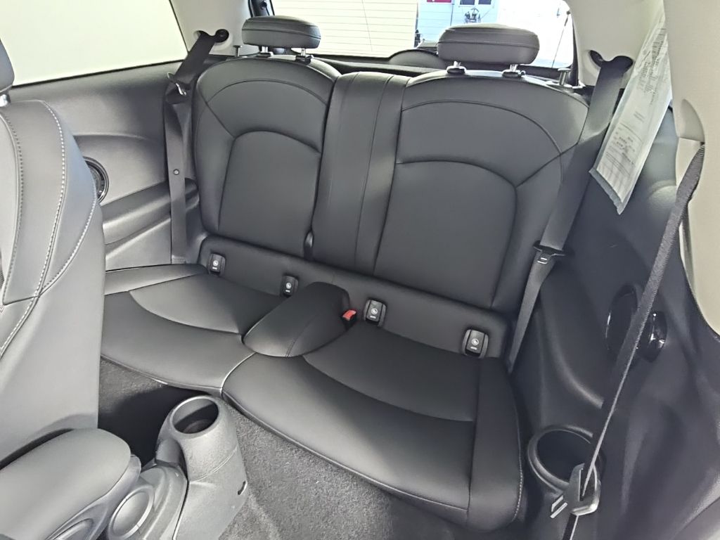 Thumbnail: 2023 MINI Cooper - 22