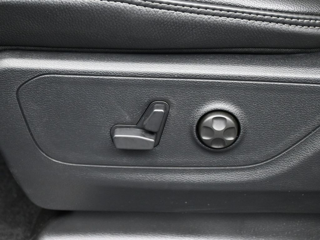 New 2026 Diamond Black Crystal Pearlcoat Ram RHO image 11