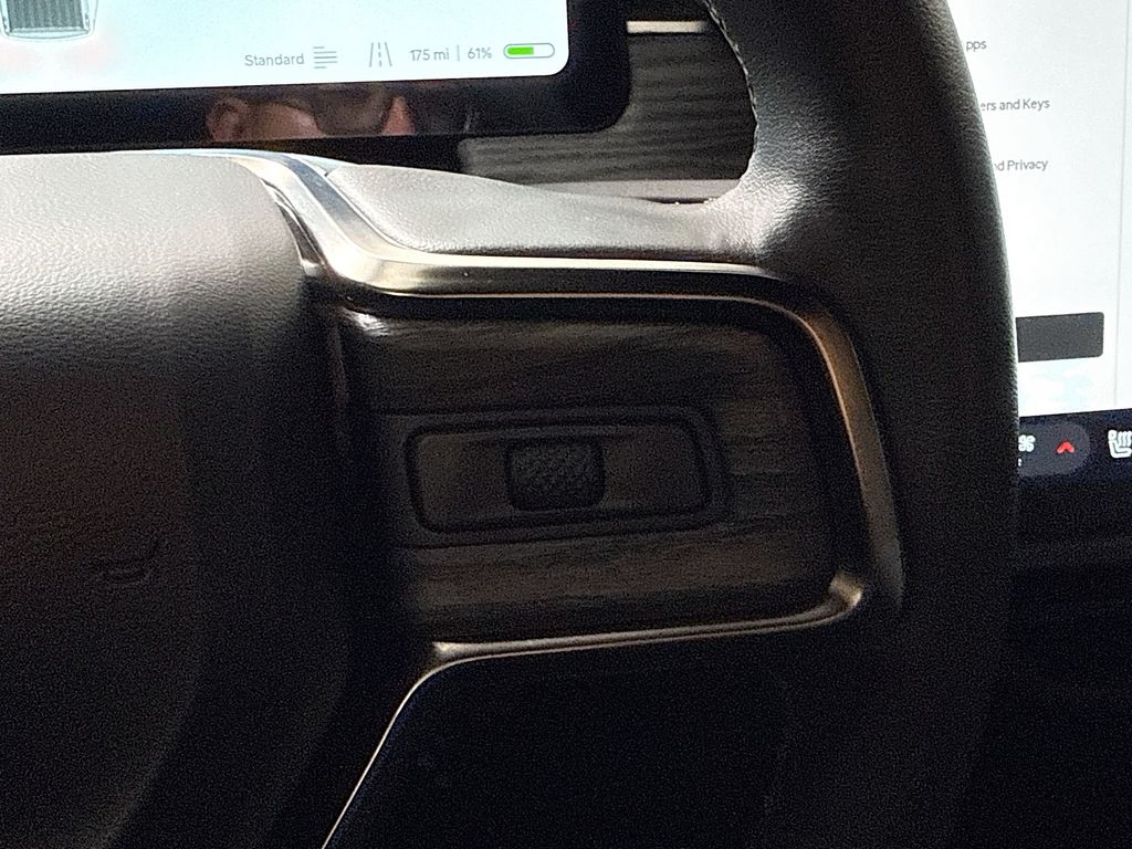 Thumbnail: 2023 Rivian R1T - 12