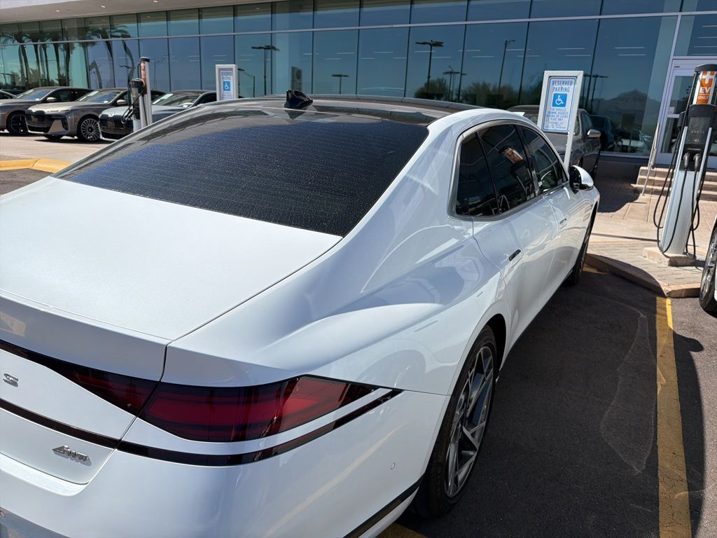 Thumbnail: 2023 Genesis G90 - 10