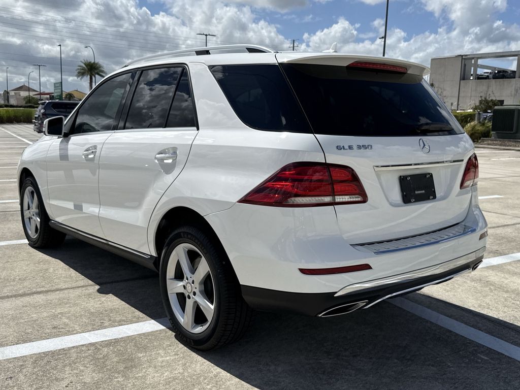 Thumbnail: 2017 Mercedes-Benz GLE - 10