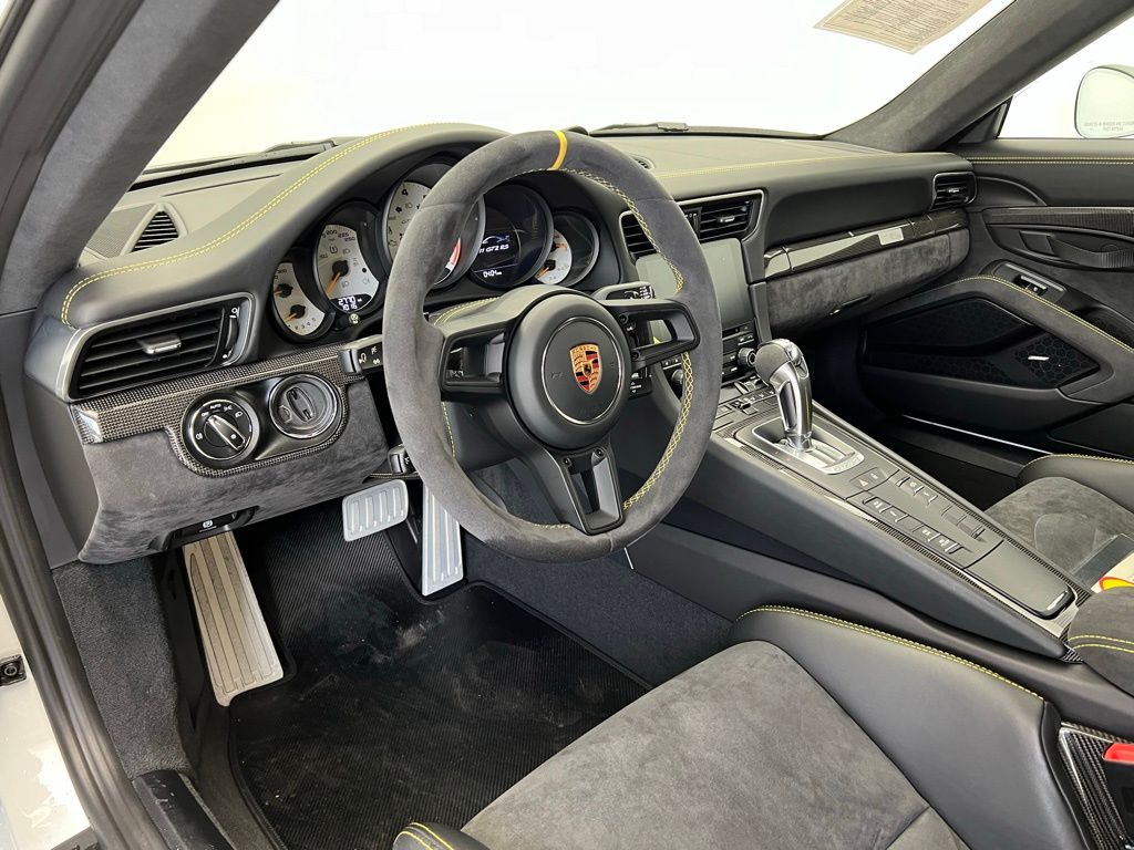 Thumbnail: 2018 Porsche 911 - 4