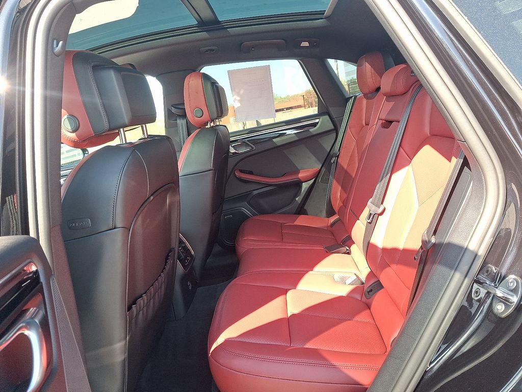 Thumbnail: 2026 Porsche Macan - 12